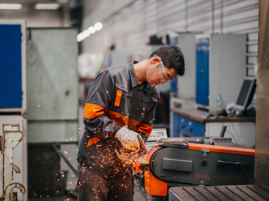 STROJNÍ ZÁMEČNÍK - EGE Steel Construction