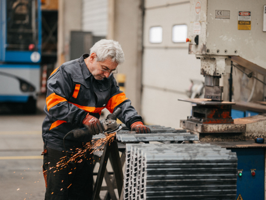 STROJNÍ ZÁMEČNÍK